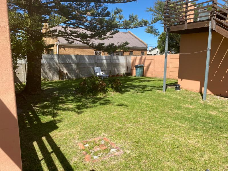 5 Bedroom Property for Sale in Sandbaai Western Cape